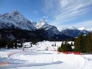 Vista sull'Ehrwalder Alm con Funslope e Issentalkopfbahn