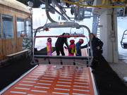 I bambini vengono sempre aiutati durante la salita