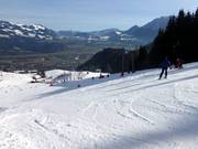 Carving sulla pista Idealhang con vista sulla valle dell'Inn