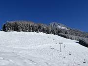 Tracce nella neve fresca nella parte inferiore della Sonnalmbahn