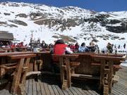Il bar Sternbar sulla terrazza della Madritschhütte