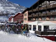 Hotel presso la stazione a valle della Trittkopfbahn a Zürs