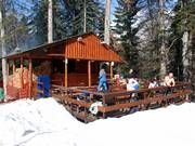 La piccola stazione di servizio alla stazione a valle della seggiovia B.