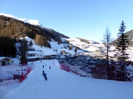 Passo di Resia: Accesso nei comprensori sciistici e parcheggio – Accesso, parcheggi Belpiano (Schöneben)/Malga San Valentino (Haideralm)