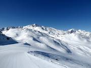 Nella parte superiore dell’area sciistica si può fare una deviazione nella neve fresca.