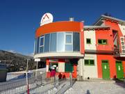 Zona della stazione a valle molto curata a Mönichkirchen