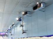 Raffreddamento e produzione di neve al soffitto della hall