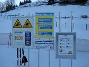 Cartelli informativi alla stazione a monte