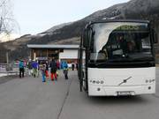 Fermata dello skibus direttamente presso la stazione a valle a Oetz