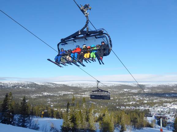 H5 West Express Hundfjället by Nordea - 8pers.| Seggiovia ad alta velocità (ad agganc. autom.) con cupola di prot. e riscald. sedile