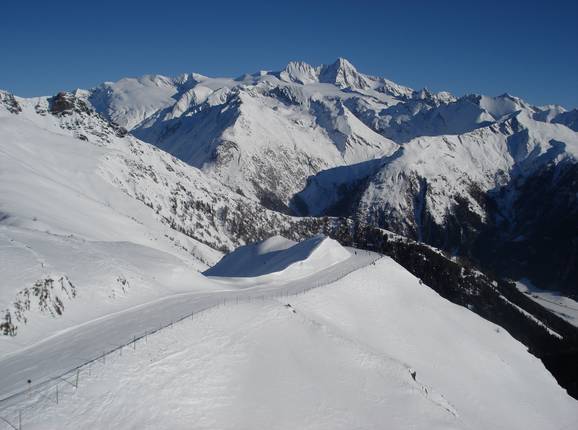 Pista davanti alla montagna più alta dell'Austria