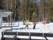 La barra dello skilift viene passata