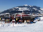 Après-ski bar alla stazione a valle della Alpenrosenbahn a Westendorf
