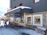 Area casse curata presso la stazione a valle