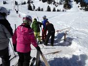 Nella maggior parte degli skilift e dei tappeti, le staffe vengono consegnate.