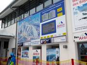 Grande pannello informativo alla stazione a valle della cabinovia