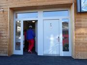 Servizi igienici curati alla stazione a valle di Lenk