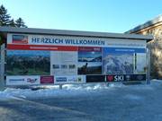 Tabella informativa alla stazione a valle