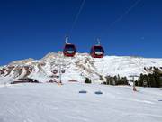 Cabinovia a 10 posti Latemar con vista sul gruppo del Latemar