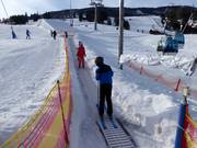 Tappeto mobile alla stazione a valle della cabinovia Familyjet