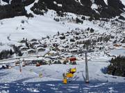 La località di Hinterthal si trova direttamente ai piedi delle piste e degli impianti di risalita.