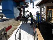 Il personale è lieto di aiutare i bambini a salire.