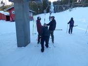 Il personale aiuta a salire