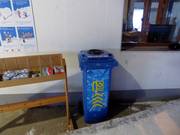 Raccolta differenziata dei rifiuti nel bel mezzo del comprensorio sciistico