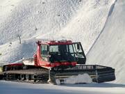 Il gatto delle nevi aspetta il suo prossimo impiego.