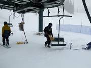 In caso di nevicata, la seduta viene spazzata.