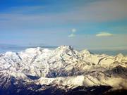 Gruppo del Monte Rosa con area sciistica al centro dell'immagine