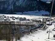 Schoppernau con stazione a valle della cabinovia e skilift Ahornlift
