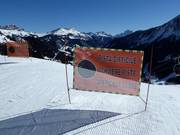 Avviso di pericolo su una pista difficile