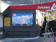 Tabellone informativo digitale alla stazione a valle