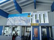 Tabellone informativo dettagliato con informazioni aggiornate sullo stato operativo