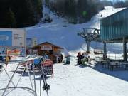 Snack bar accogliente alla stazione a valle della Rothausbahn