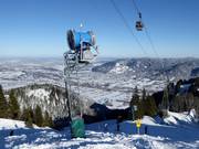 Cannone da neve sulla discesa della Coppa del Mondo