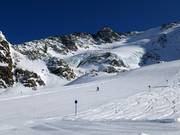 Pista facile e larga Nörderjoch con crepaccio del ghiacciaio