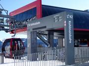 Portali all’accesso agli impianti di risalita con informazioni importanti durante il passaggio