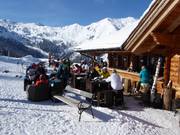 Accogliente après-ski nel rifugio Oxenalm