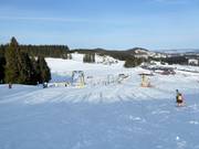 Piste ampie e facili dominano presso gli impianti Schwärzenlifte.