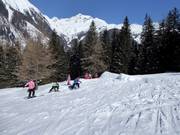 Piccoli trampolini ai bordi della pista presso gli impianti di risalita Köfele