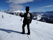 Il Cavaliere - il simpatico accompagnatore delle piste nell’area sciistica