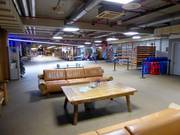 Posto a sedere all’ingresso della ski-hall