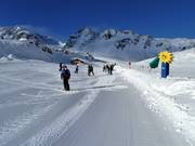 Kinderland presso la stazione a monte del Gletscherexpress con tappeto magico