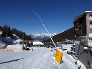 Lancia da neve sulla discesa a valle