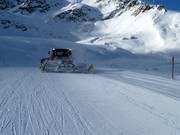 Gatto delle nevi al lavoro