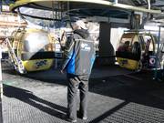 Personale attento alla stazione a valle