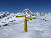 Segnaletica chiara davanti al Matterhorn