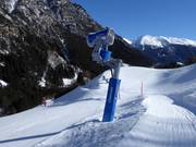 Cannone da neve sulla discesa a valle